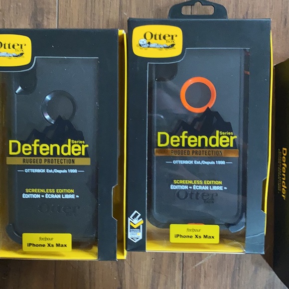 Brand new XS max iphone otterboxes 30$ each - Picture 2 of 2